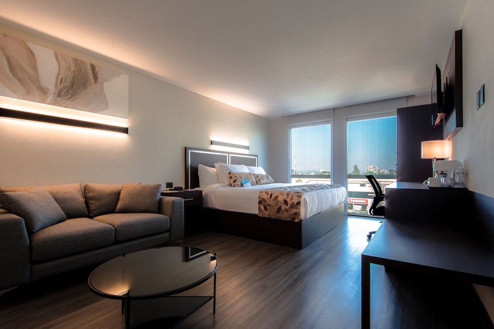 Room, 1 King Bed, Non Smoking - Photo 6