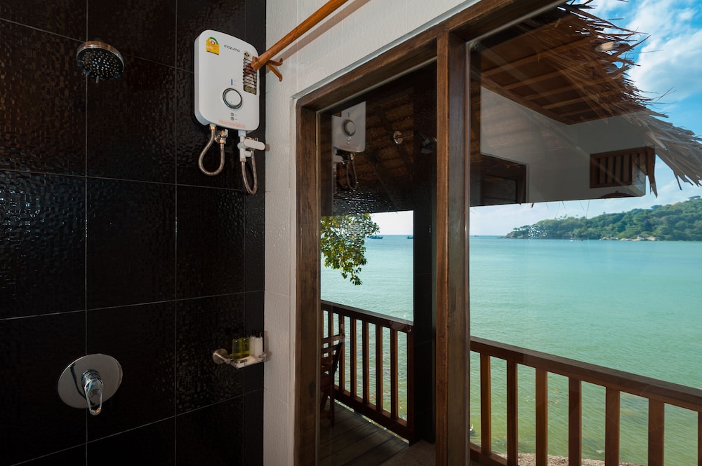 Deluxe Room, Beachfront (Free pick up and dop off at Mae Haad) - Photo 6