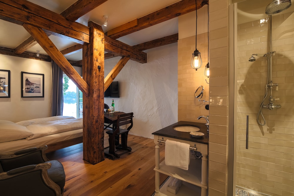 Loft room with lake view photo 3