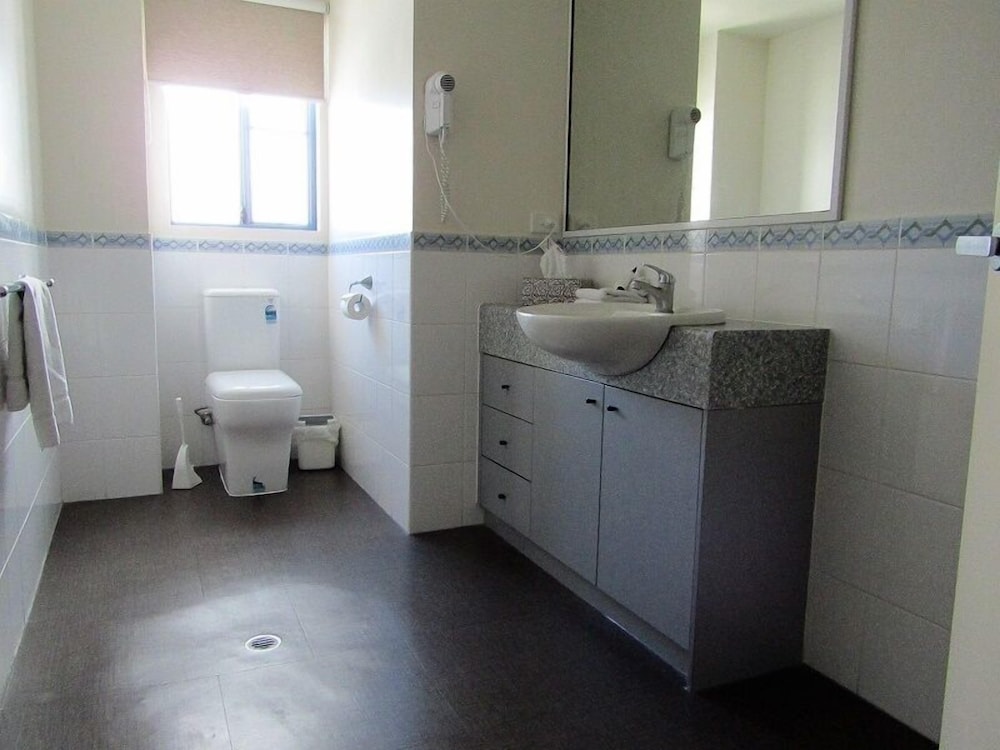 3 Bedroom 2 Bathroom Top Floor Apartment photo 3