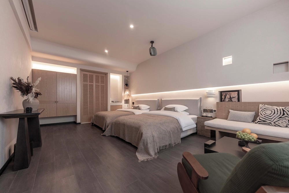 Comfort Twin Room, City View photo 2