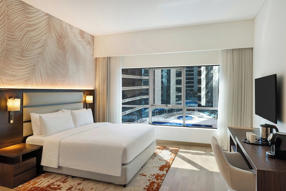 Deluxe Room, 1 King Bed, Non Smoking, Pool View