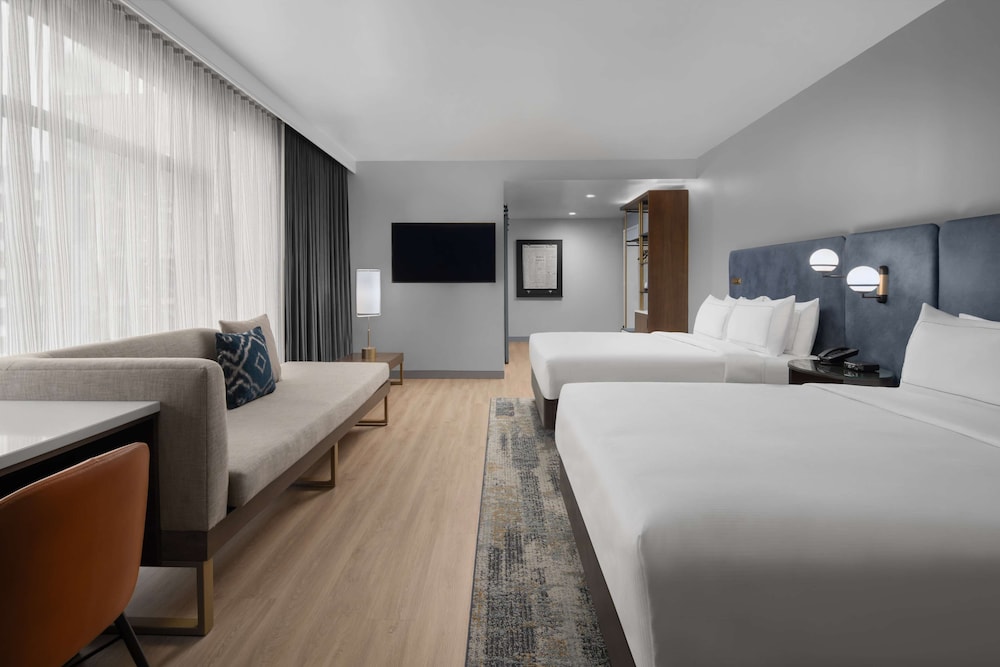 Room, 2 Queen Beds, Corner - Photo 4