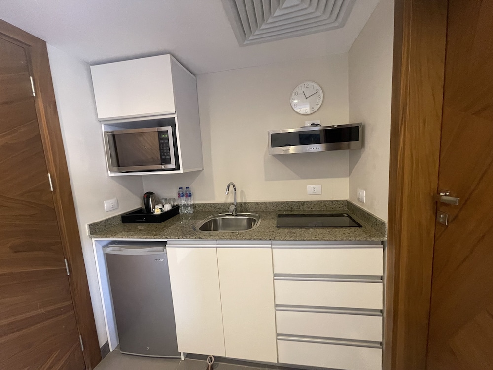 Deluxe Studio King Apartment