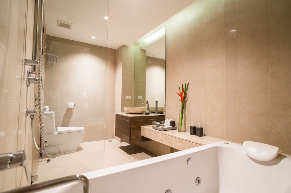 Jacuzzi Deluxe - Hillside - Photo 3