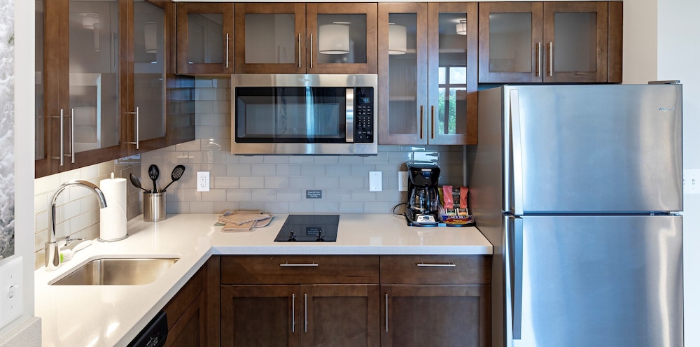 Suite, 2 Bedrooms, Kitchen, Pool View - Photo 3