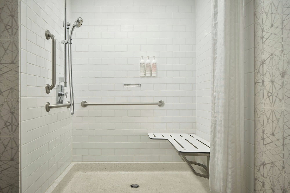Suite, 1 Bedroom, Mobility Accessible (Accessible) - Photo 1
