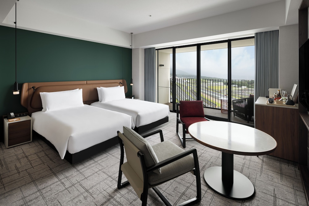 Room, 2 Twin Beds (Circuit View) - Photo 1