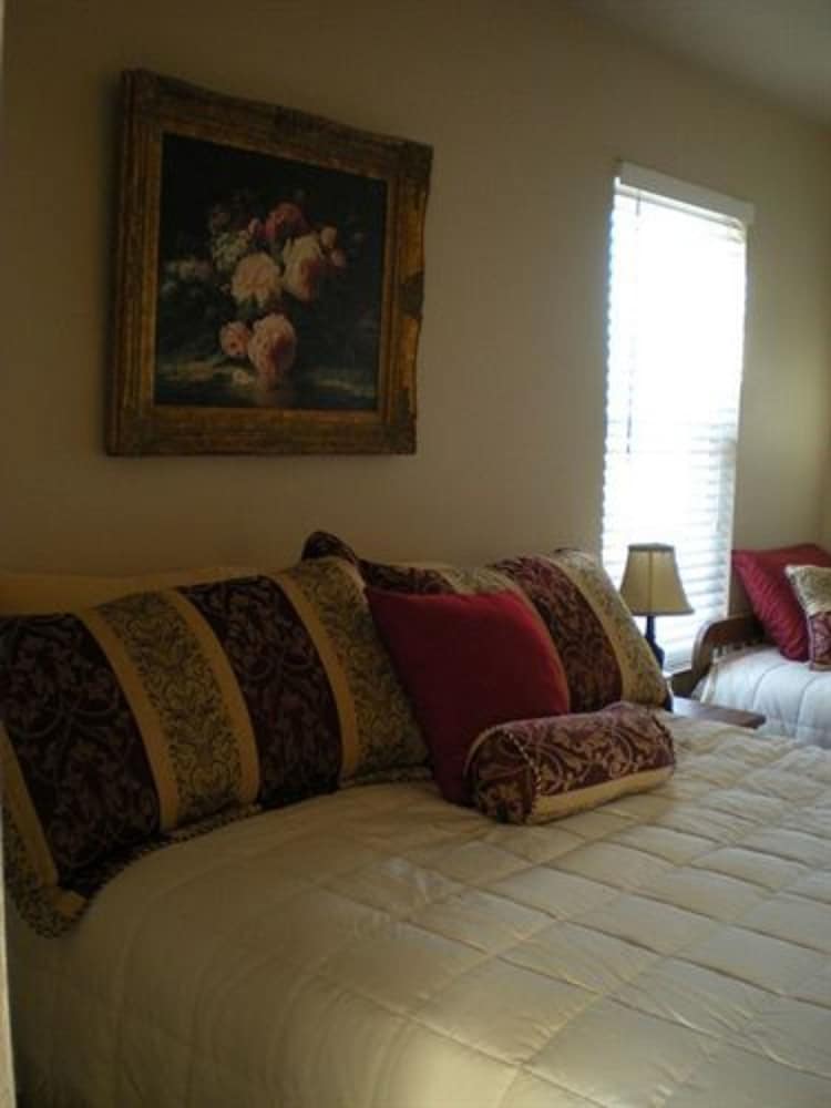 Standard Triple Room, Ensuite (Mount Livermore (shared b) photo 2