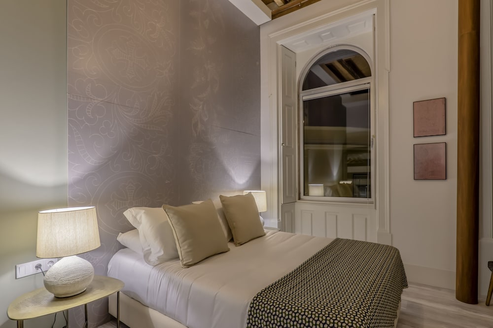 Executive Double Room - Photo 8