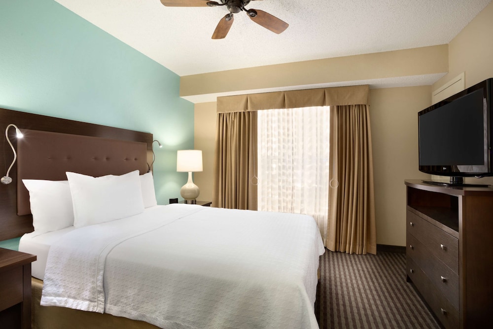 Suite, 1 Queen Bed, Accessible, Bathtub - Photo 1