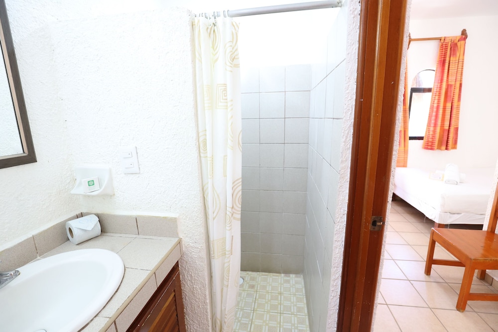 Coba 2 Double Beds with Balcony and Private Bathroom - Photo 5
