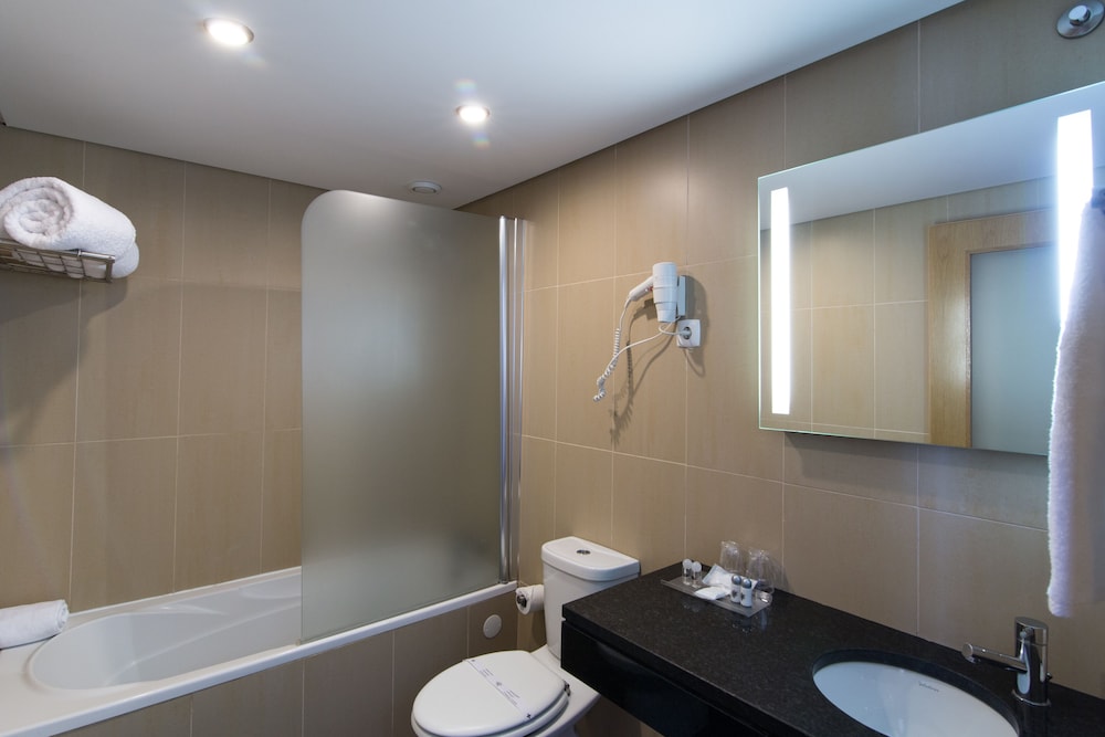 Double or Twin Room, Sea View - Photo 3