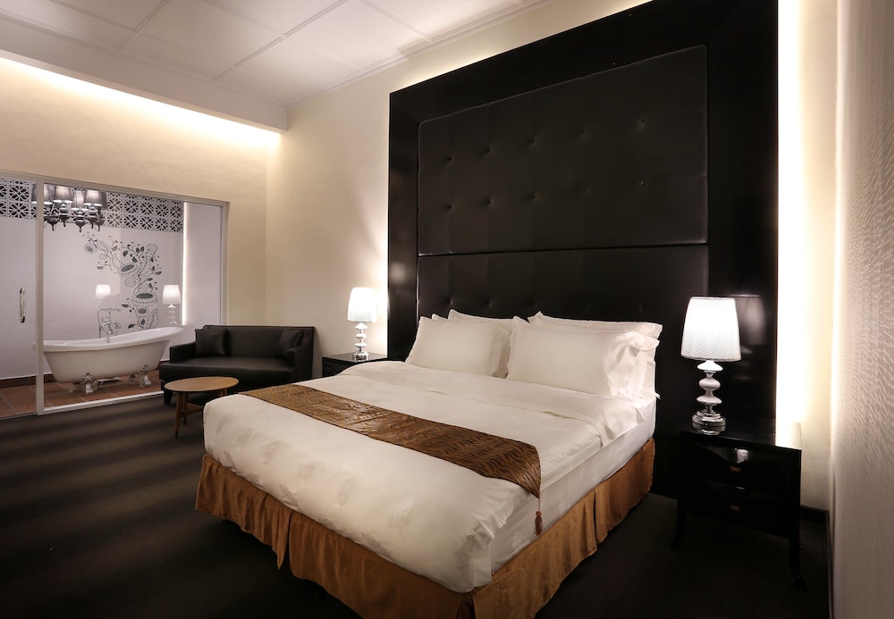 Signature Suite