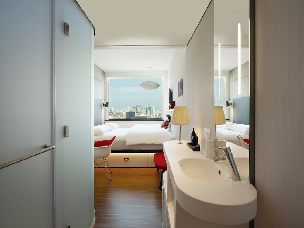 Premium Room, 1 King Bed (View) - Photo 13