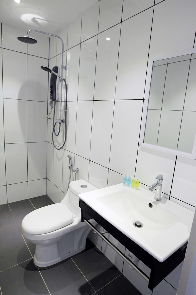 Budget Twin Room - Photo 2