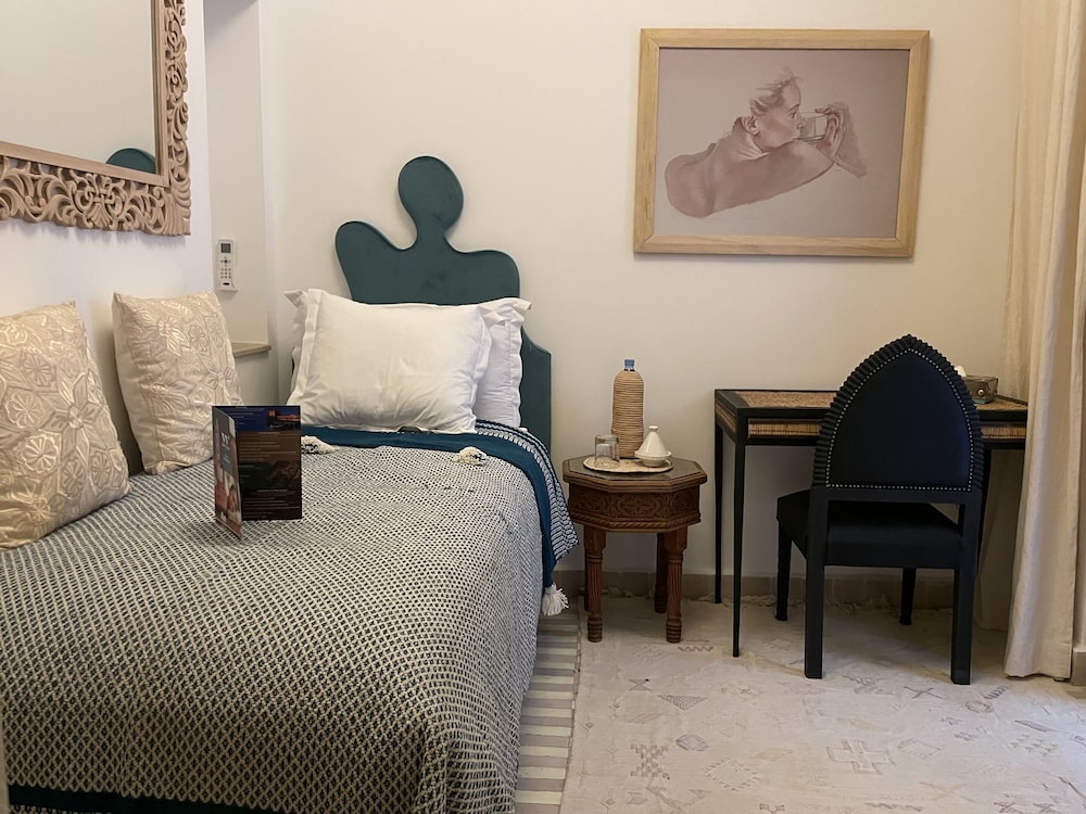 Comfort Single Room, Ensuite (Pastel)