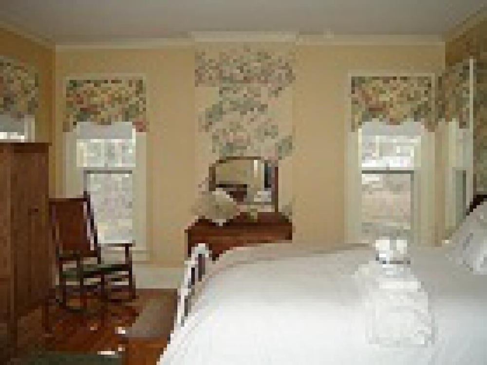 Standard Double Room, Shared Bathroom (English Tea Rose )