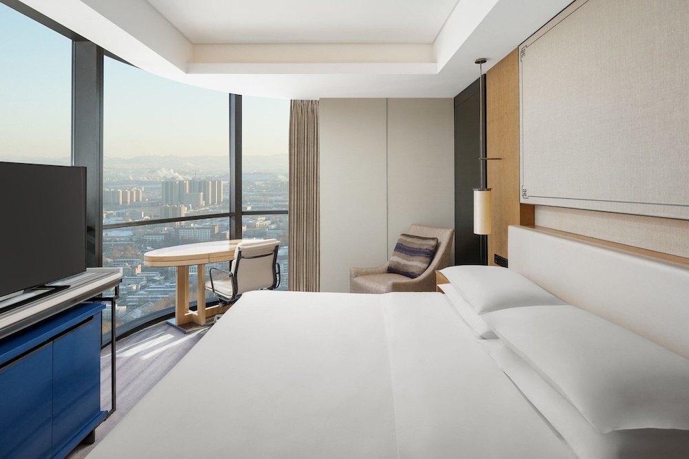 Room, 1 King Bed, City View photo 3