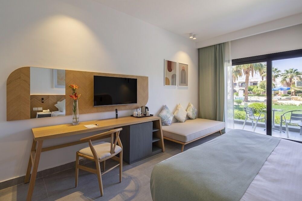 Corner Suite Garden View