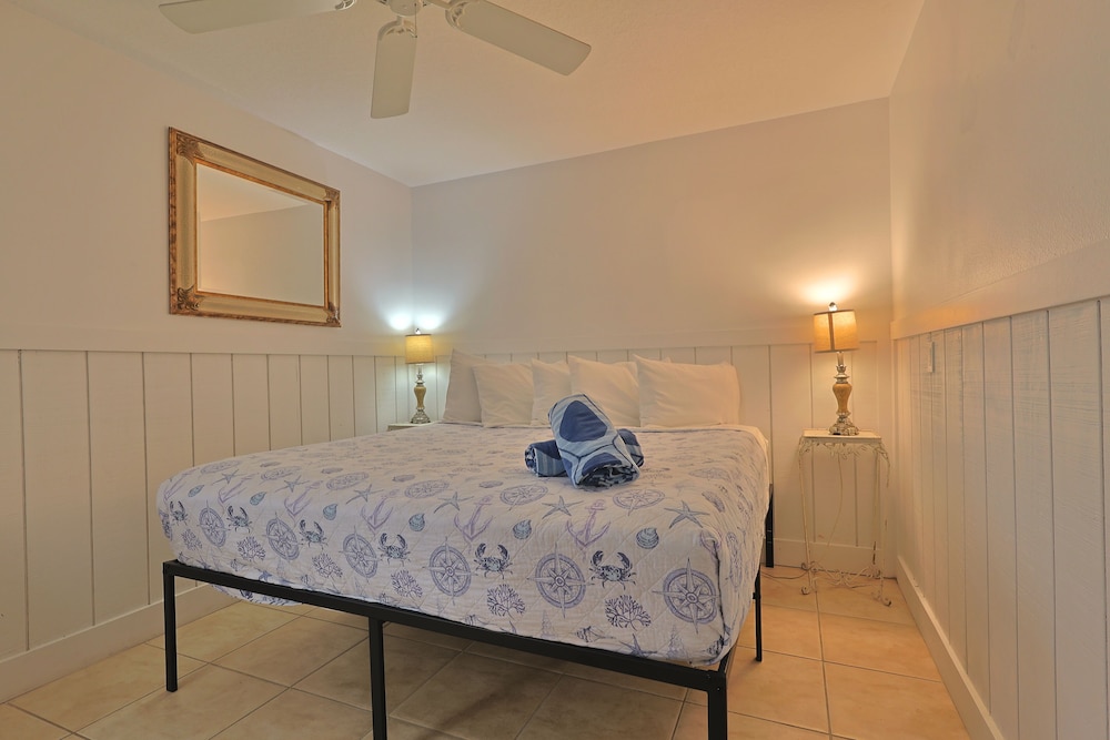 153 Beach Rd, Siesta Key, FL W/jacuzzi