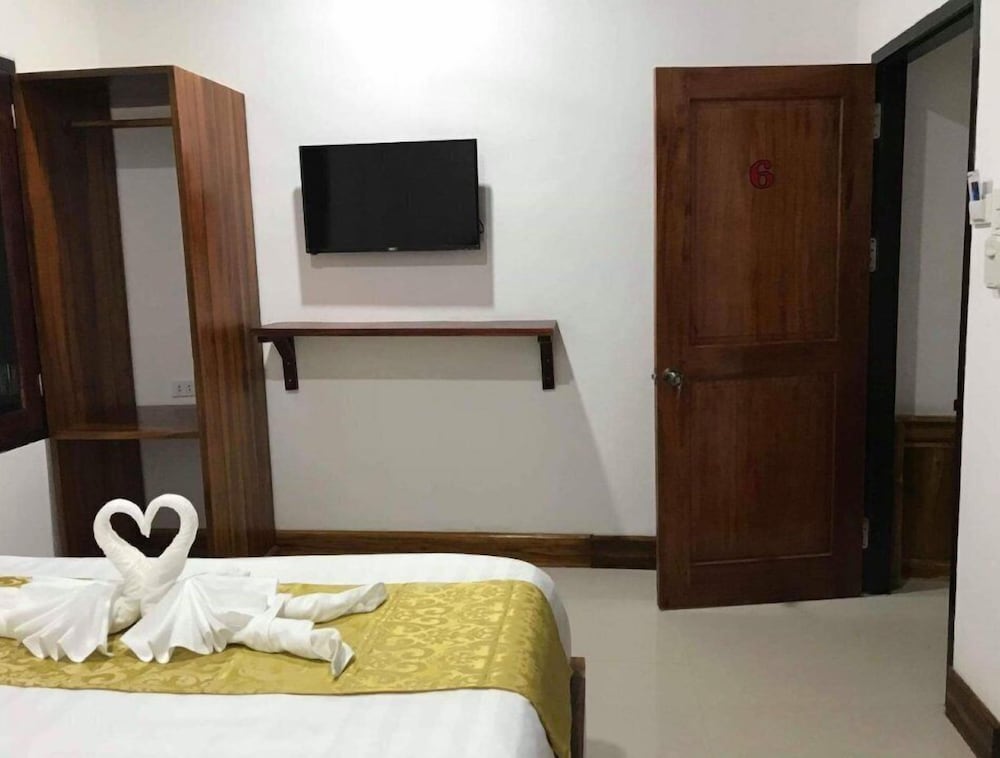Deluxe Family Room with Private Balcony - Photo 5