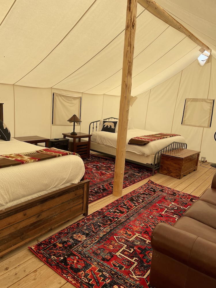 Deluxe Tent photo 3