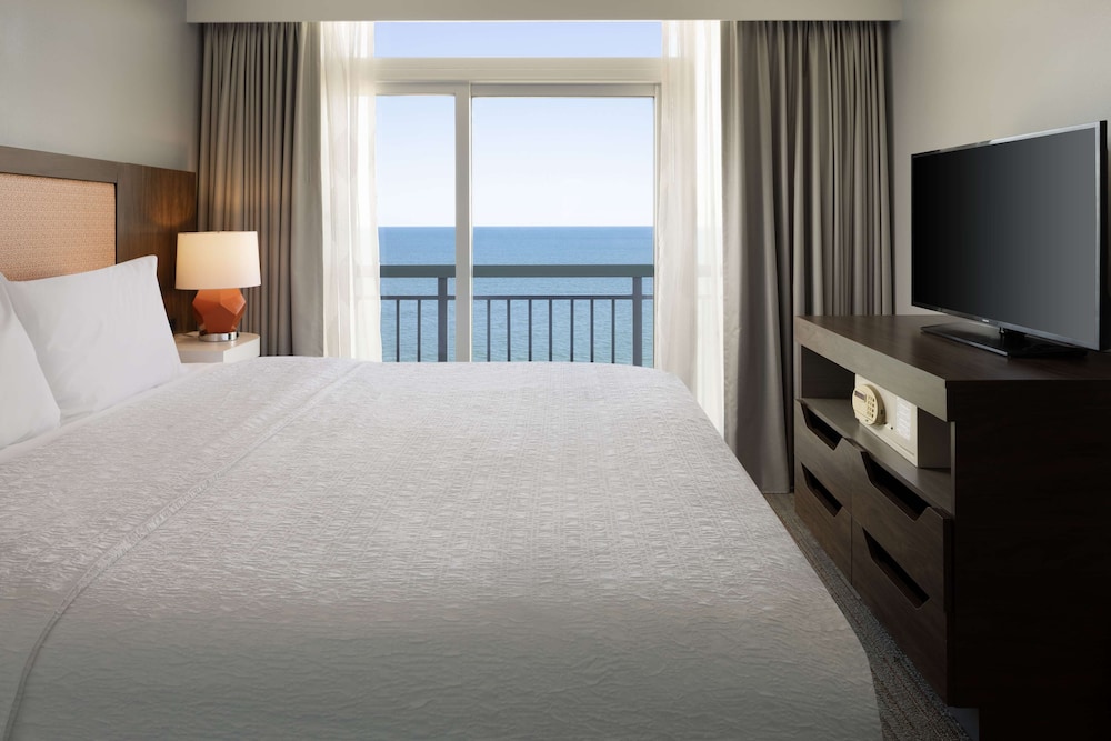 Suite, 1 King Bed, Non Smoking, Oceanfront, photo 6
