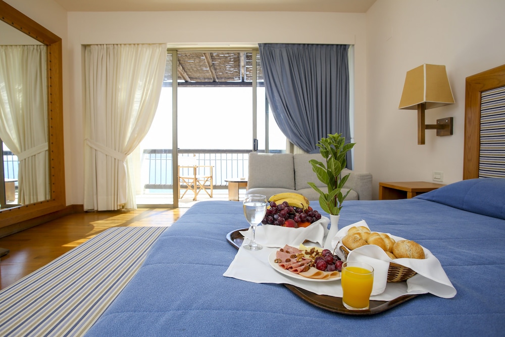 Superior Double or Twin Room, Sea View photo 2