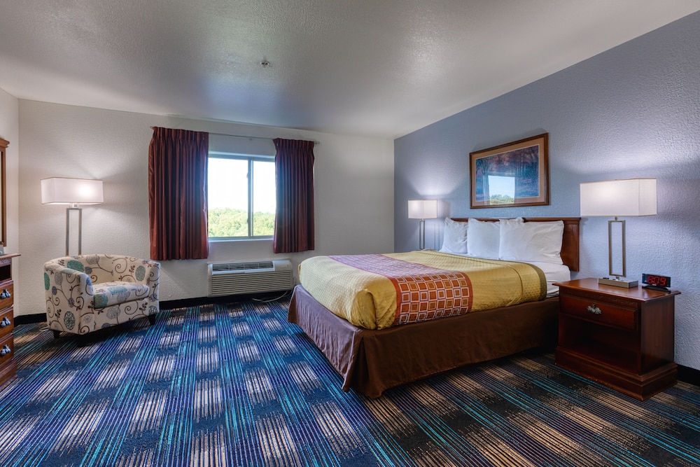 Standard Room, 1 Queen Bed photo 1