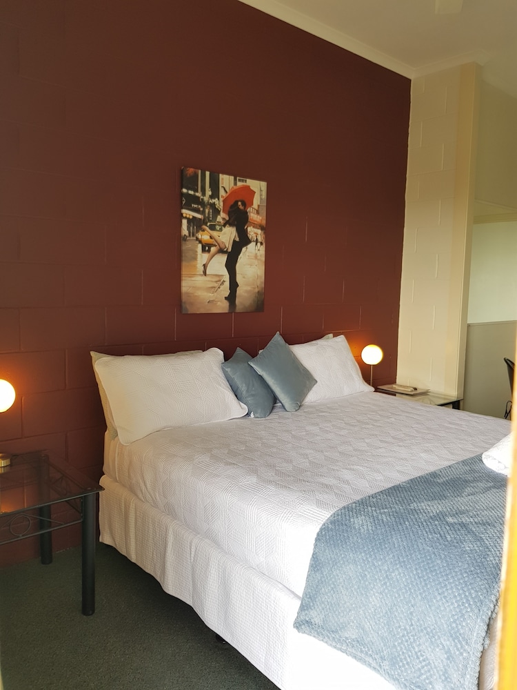 1 Bedroom - King Bed (No Pets) photo 2