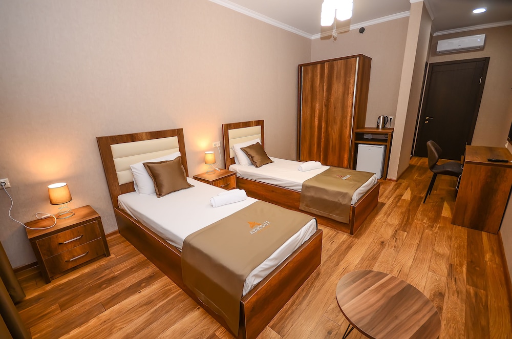 Standard Twin Room - Photo 8