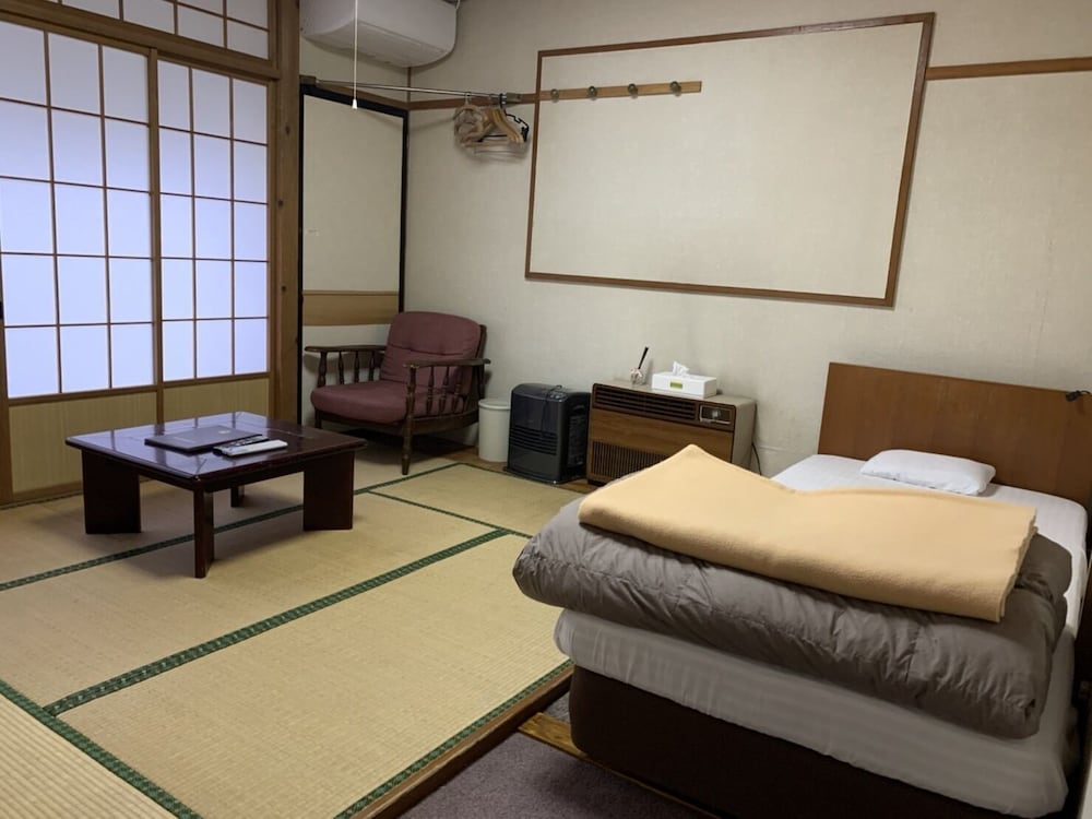 Economy Triple Room photo 1
