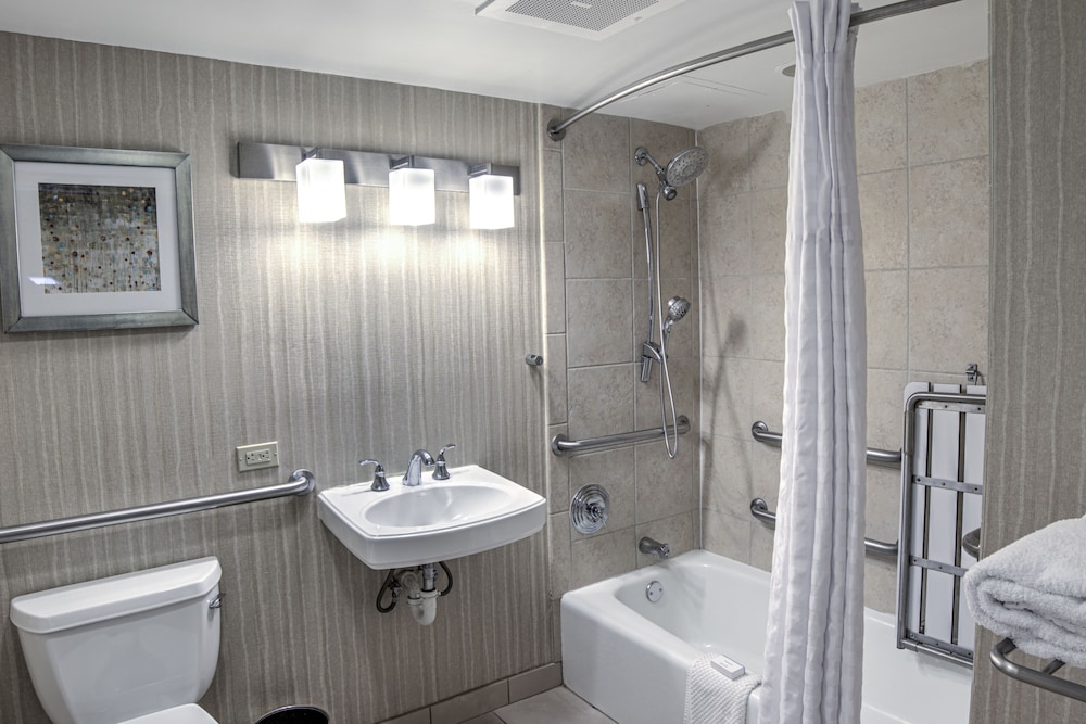 Suite, 1 King Bed, Accessible, Non Smoking - Photo 6