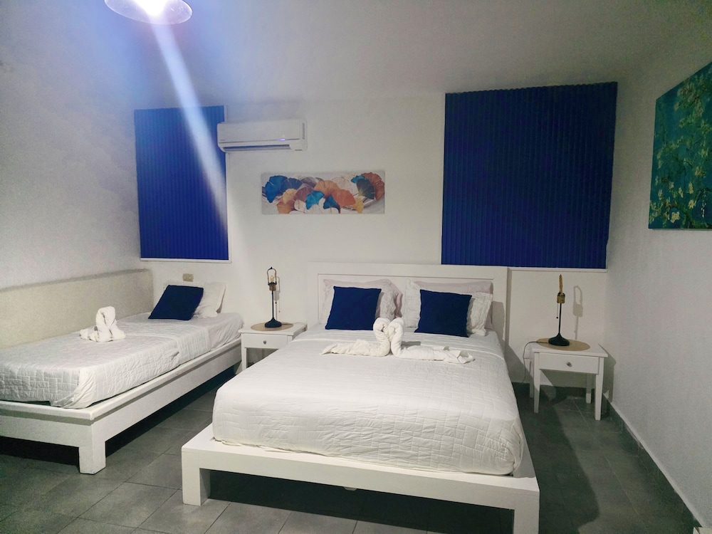 Family Studio, Balcony