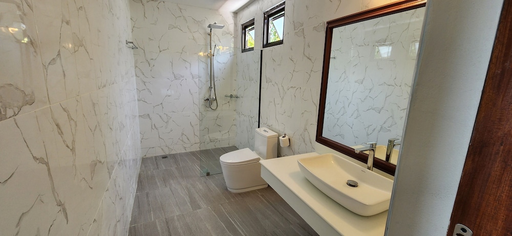 3 Bedroom Penthouse - Photo 11