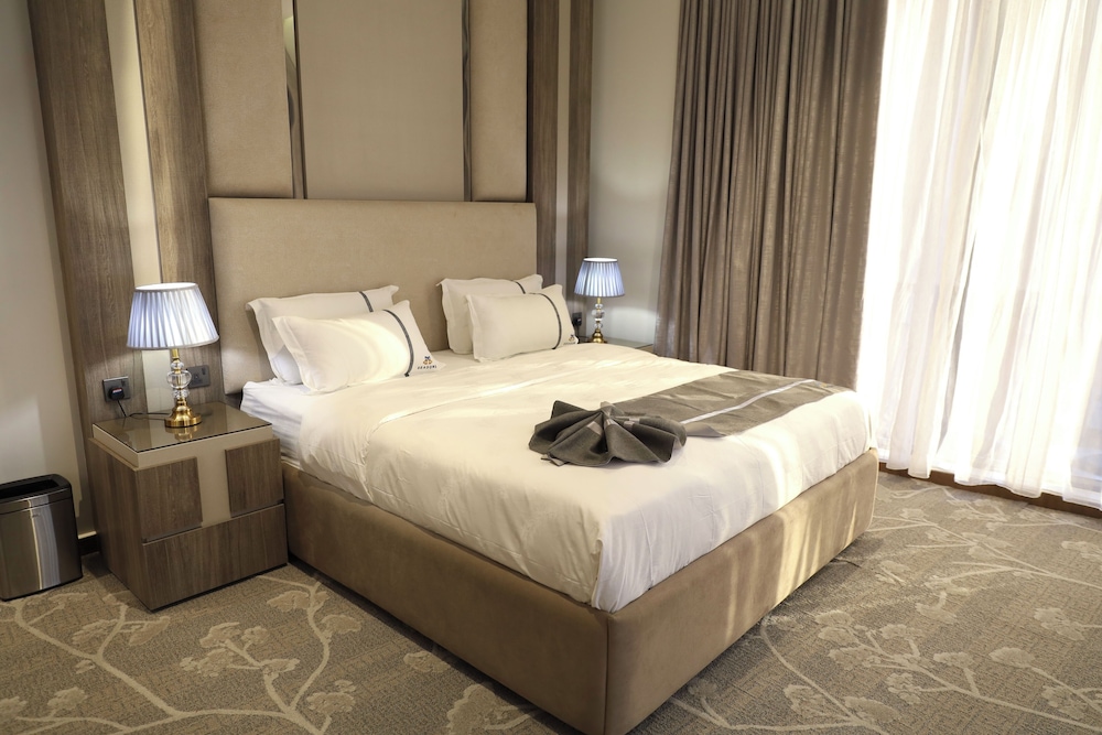 Executive Suite, City View photo 1