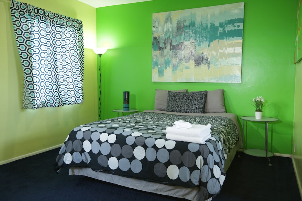 Economy Room, 1 Queen Bed