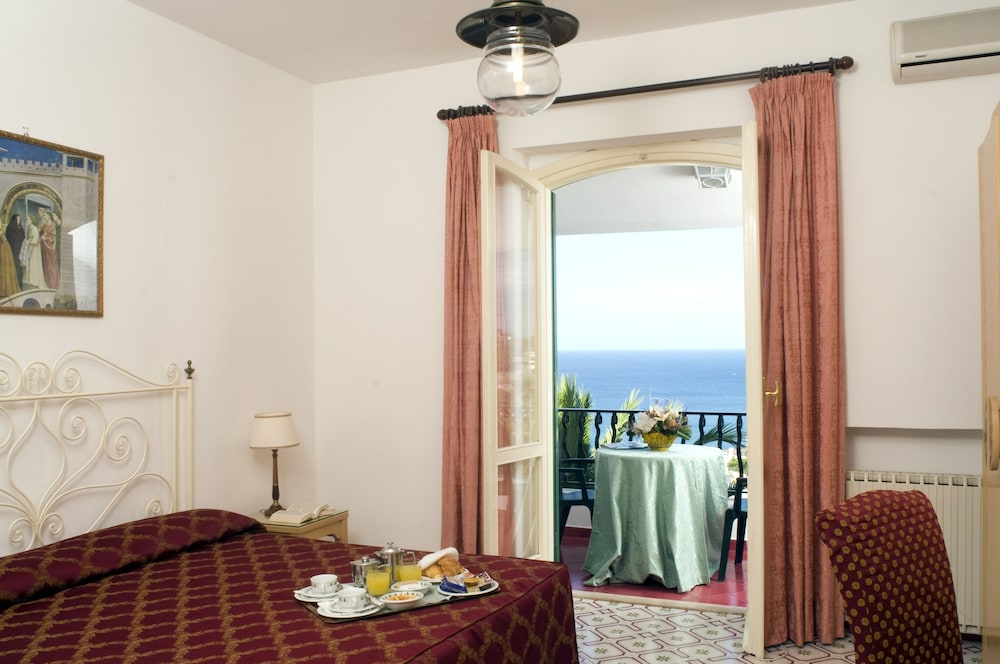 Superior Double or Twin Room, Sea View