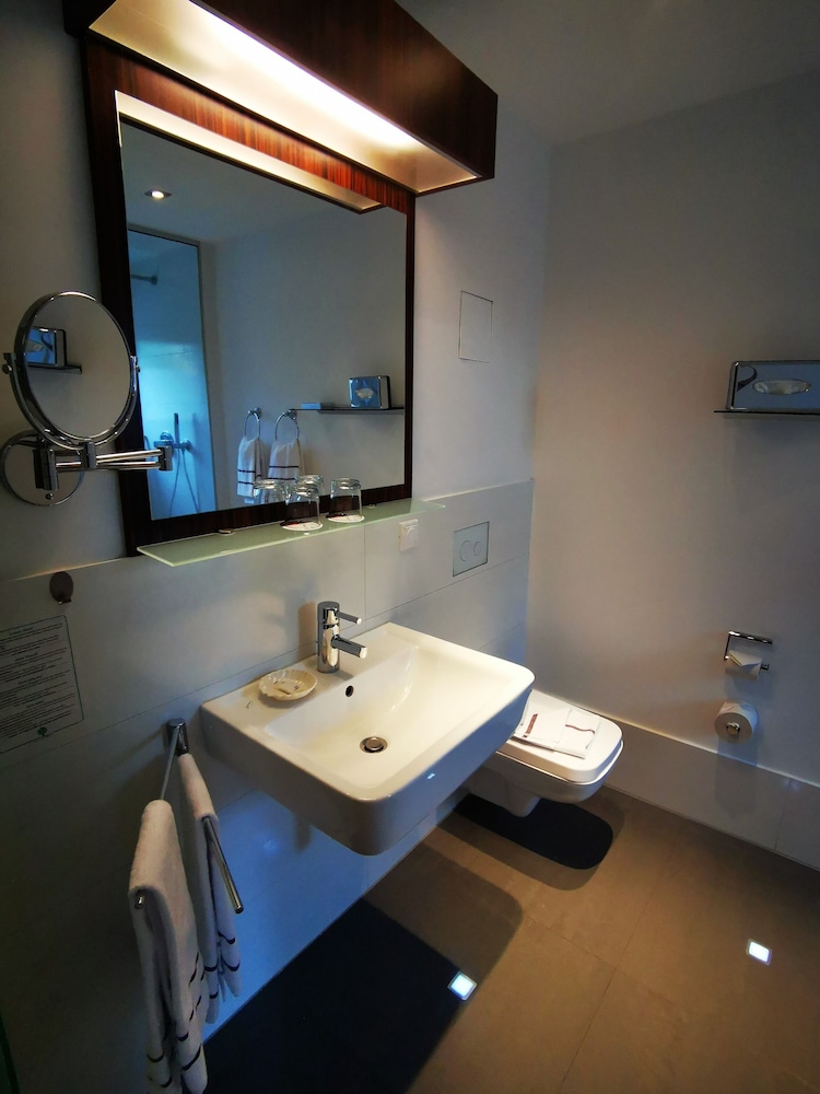 Double Room Single Use, Partial Ocean View photo 3