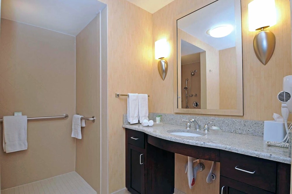 1 Bedroom Suite 2 Queen Beds No Smoking - Photo 4