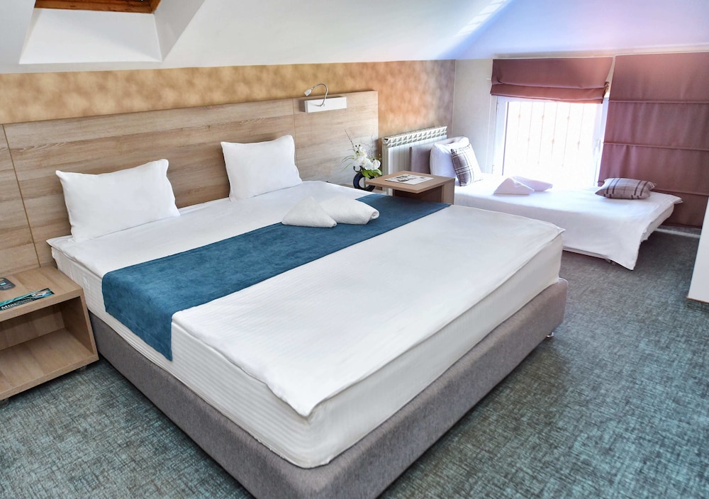 Triple room with parking spot photo 3