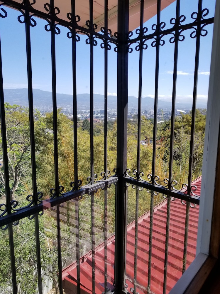 Deluxe Studio Suite, Multiple Beds, City View, Mountainside photo 2