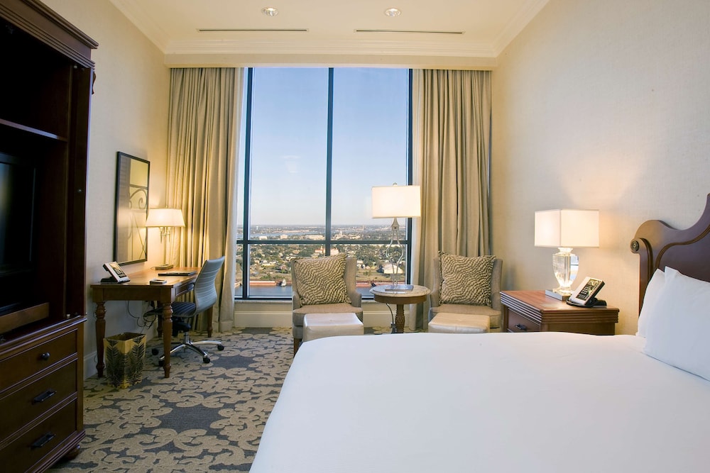 Room, 1 King Bed, Accessible, City View (Hearing) - Photo 1