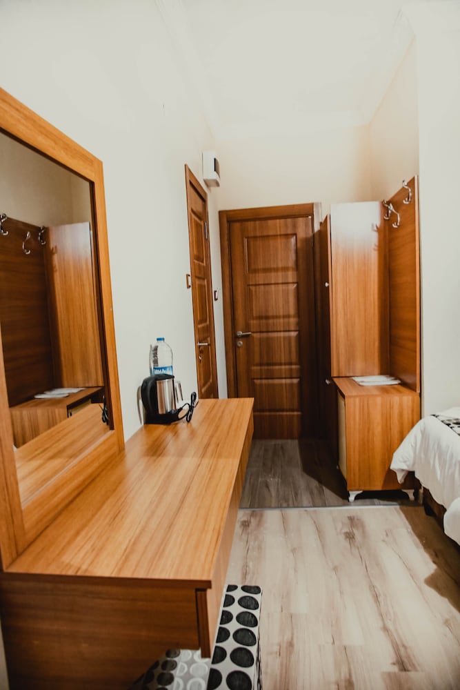 Economy Twin Room, 2 Twin Beds photo 3