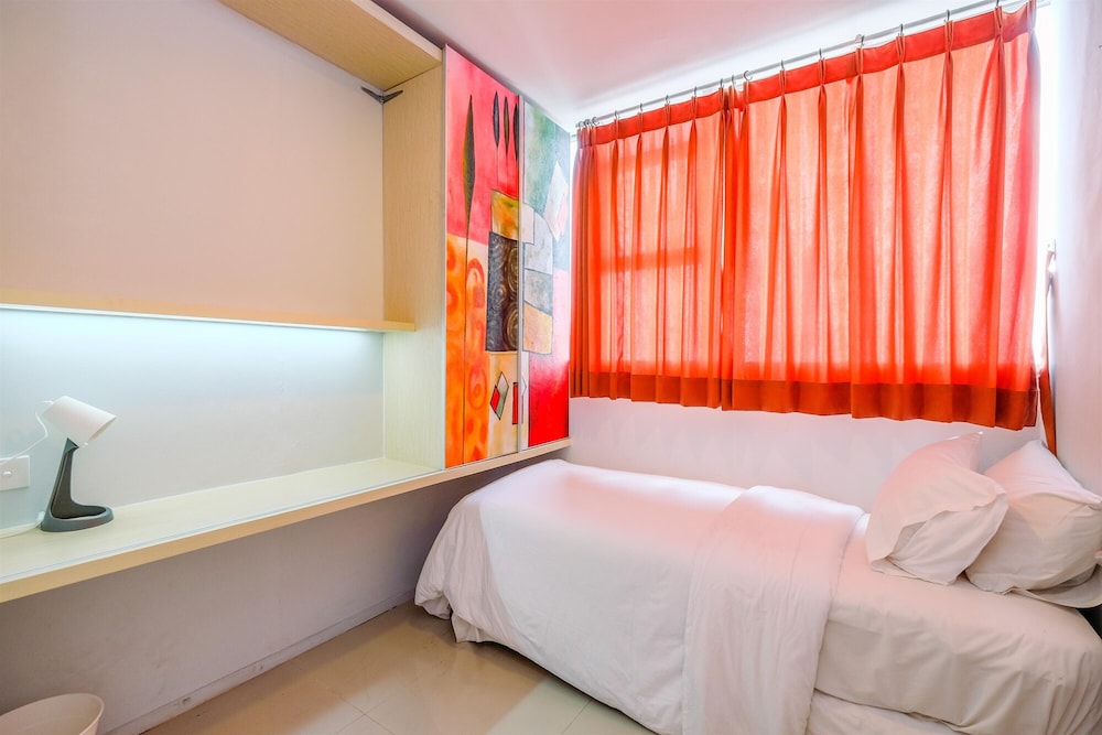 Room - Photo 13