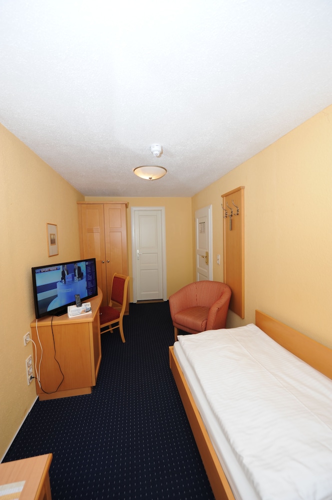 Basic Single Room photo 3