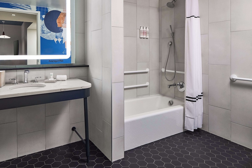 Room, 2 Queen Beds, Accessible (Hearing)