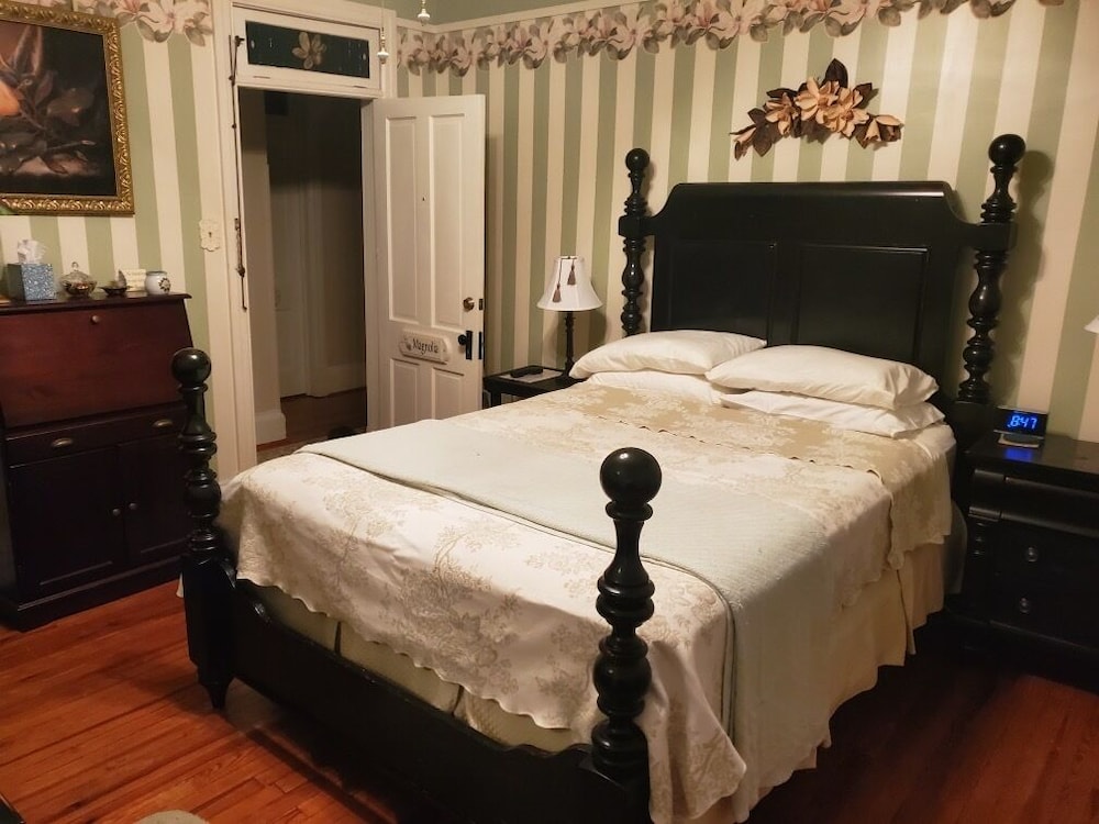 Magnolia Room photo 2