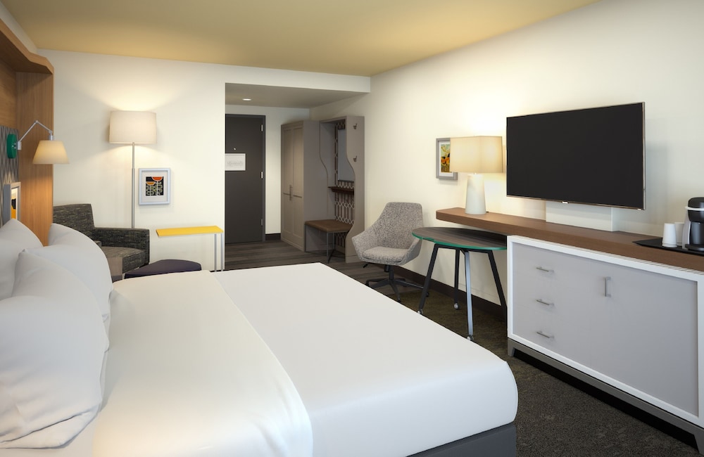 Premium Room, 1 King Bed (Leisure) - Photo 1